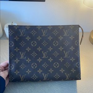 Louis Vuitton. Excellent condition.